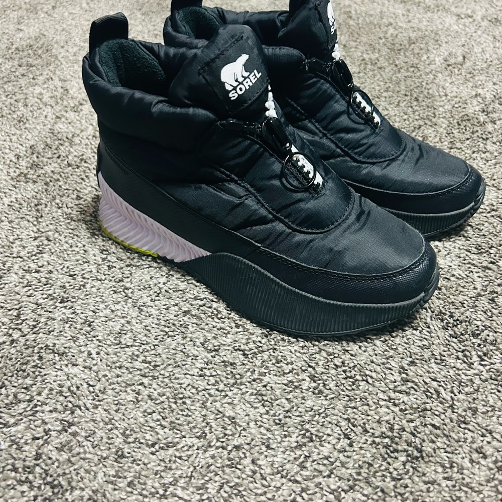 Sorel Women's Black and Gray Winter Boots